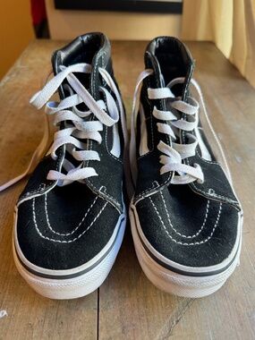 Vans Sk8-Hi Black/White Youth Size 3.5 Classic Skate Shoe / Unisex